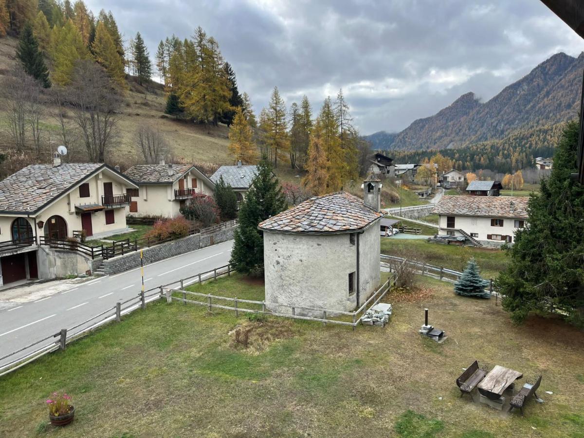 La Rondine - Appartamento Panoramico 6 Posti Letto In Villetta Champoluc Bagian luar foto