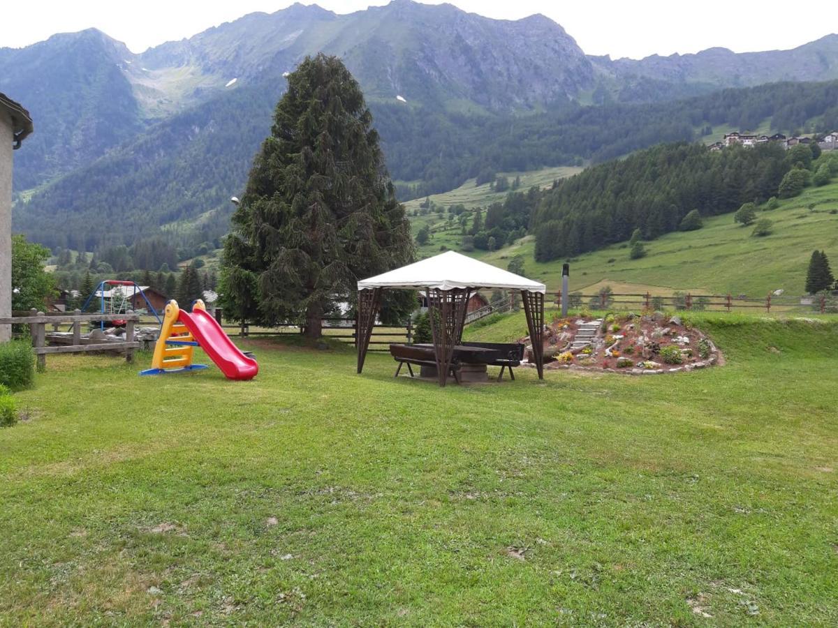 La Rondine - Appartamento Panoramico 6 Posti Letto In Villetta Champoluc Bagian luar foto